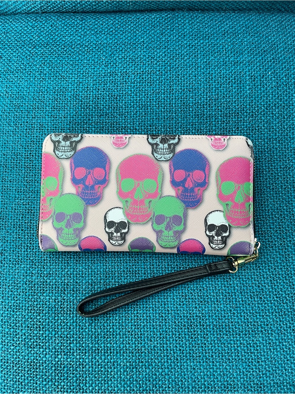 Betsey Johnson Pink Multi Skull Wristlet Clutch - Picture 2 of 4
